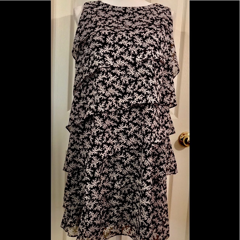 Jessica Howard, Black and Gray print dress